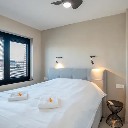 Cosy Couples' Retreat With 2 Terraces Apartment